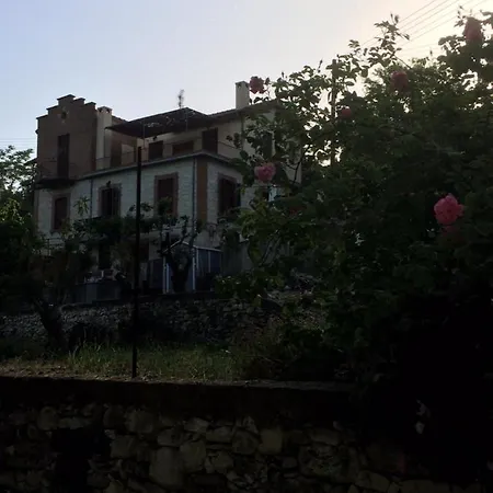 Ayios Nicolaos River Park * Pera Pedi